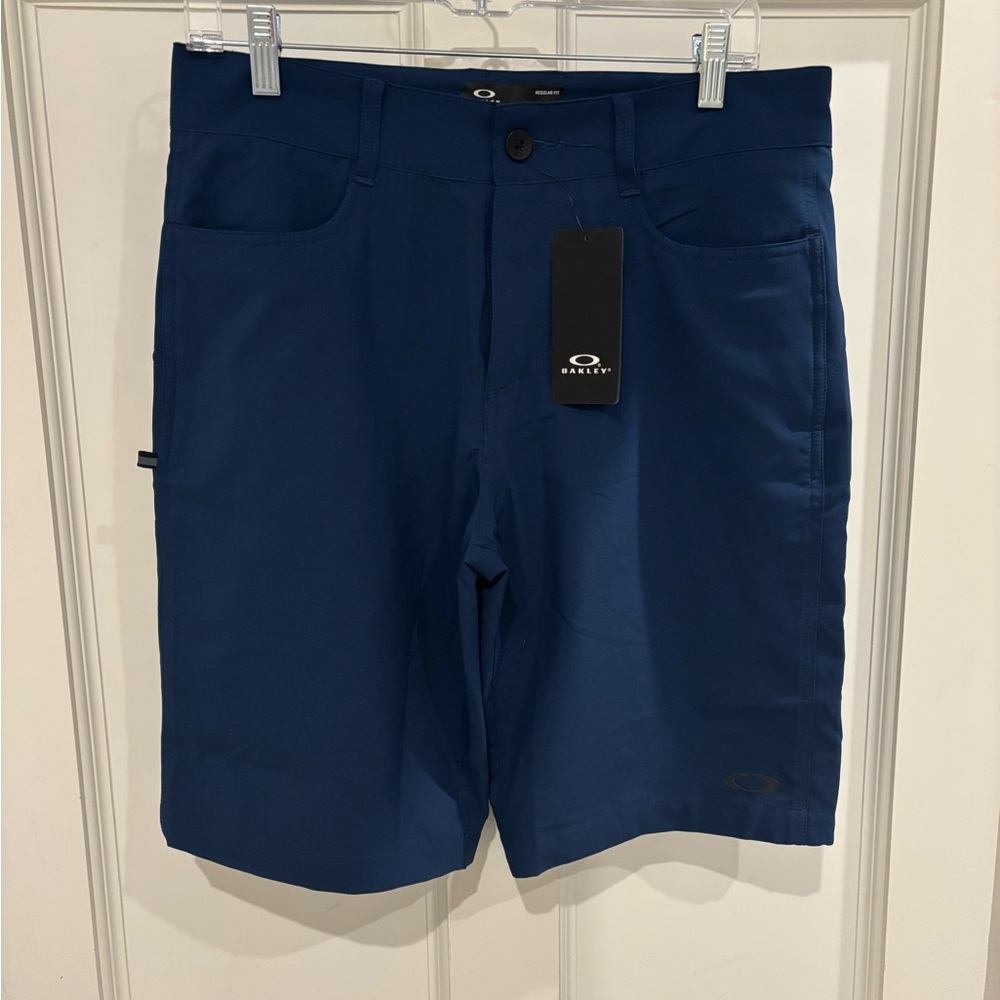 Oakley Blue Flat Front Shorts Modern Design NWT Size 31
